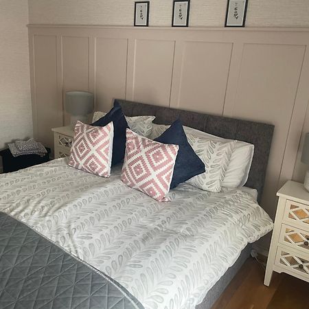 Large Townhouse With Gardens Apartman Kingscourt Kültér fotó