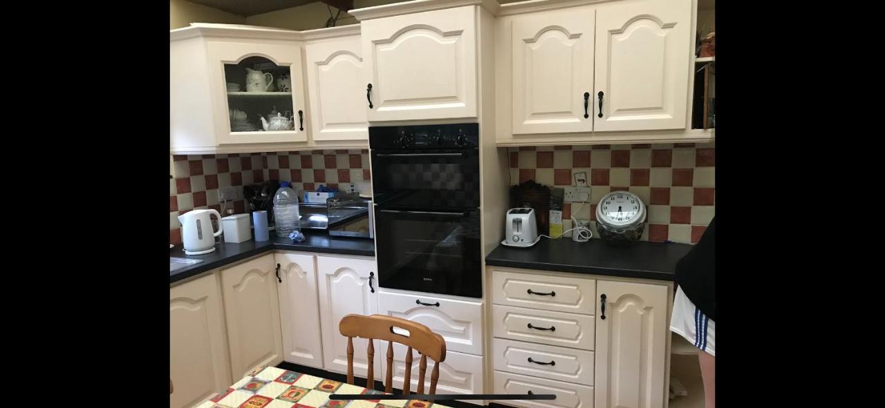 Large Townhouse With Gardens Apartman Kingscourt Kültér fotó