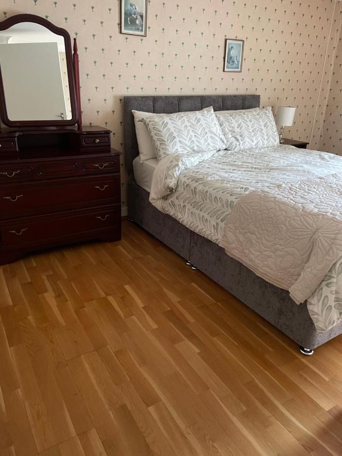 Large Townhouse With Gardens Apartman Kingscourt Kültér fotó