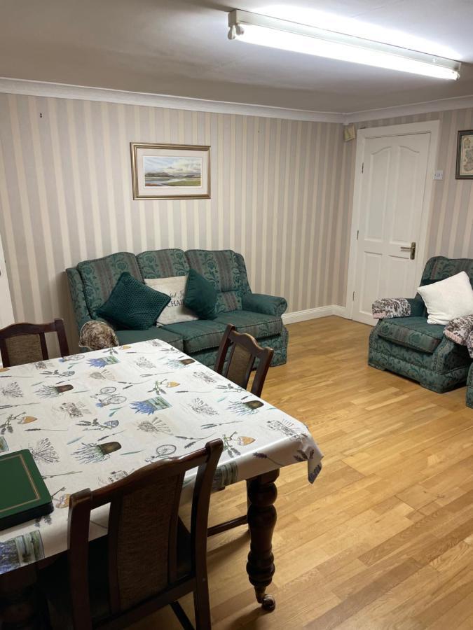 Large Townhouse With Gardens Apartman Kingscourt Kültér fotó