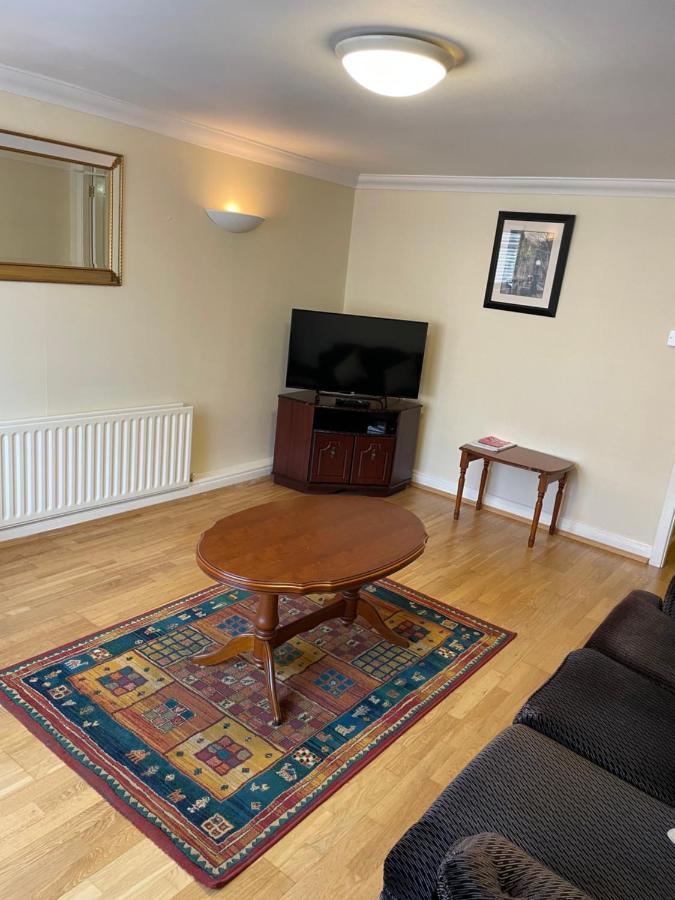 Large Townhouse With Gardens Apartman Kingscourt Kültér fotó