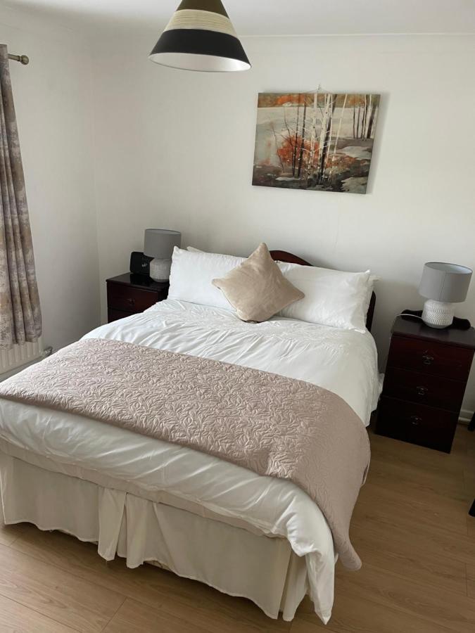 Large Townhouse With Gardens Apartman Kingscourt Kültér fotó