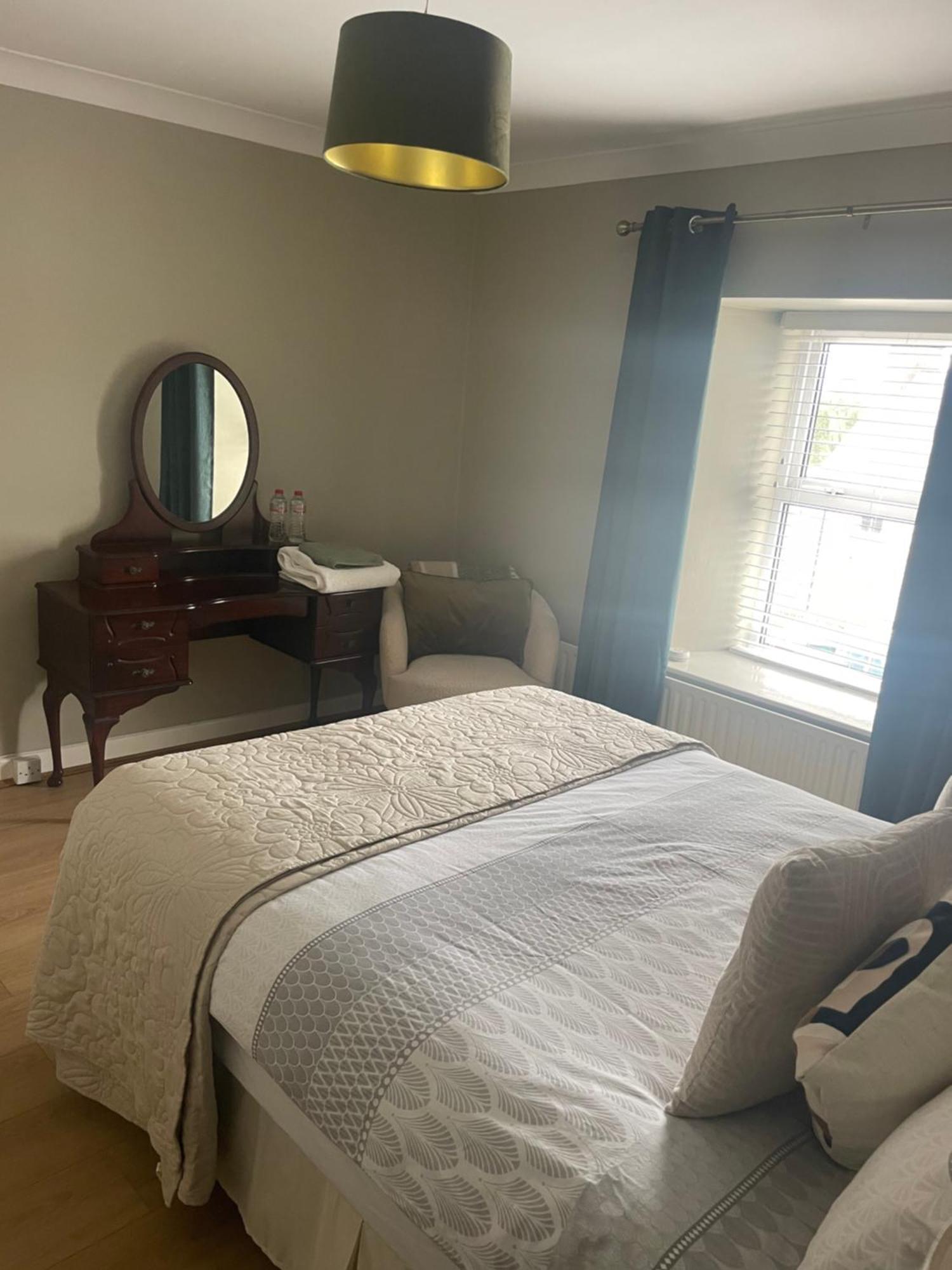 Large Townhouse With Gardens Apartman Kingscourt Kültér fotó